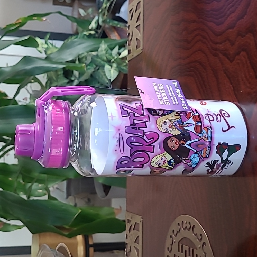 💜Bratz Water Bottle w/Stickers